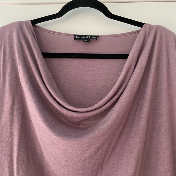 SLEEVELESS TOP SIZE LARGE EUC - Picture 3 of 4